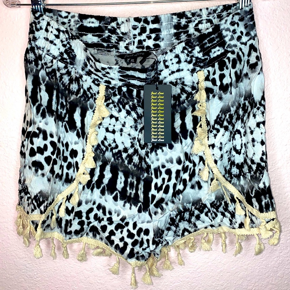 XL Stretchy High Waisted Tassel Beach Shorts with Black & White Pattern